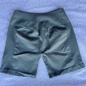 AUROLA Intensify 5" womens gym shorts size Small in sage green